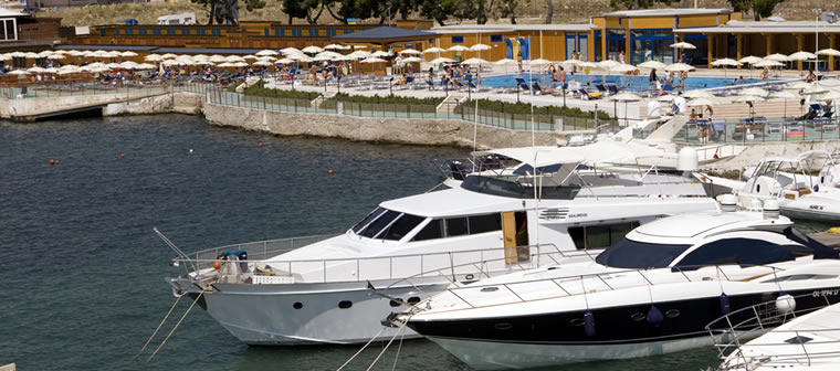 Le barche nella darsena di Marina Cala delle Sirene