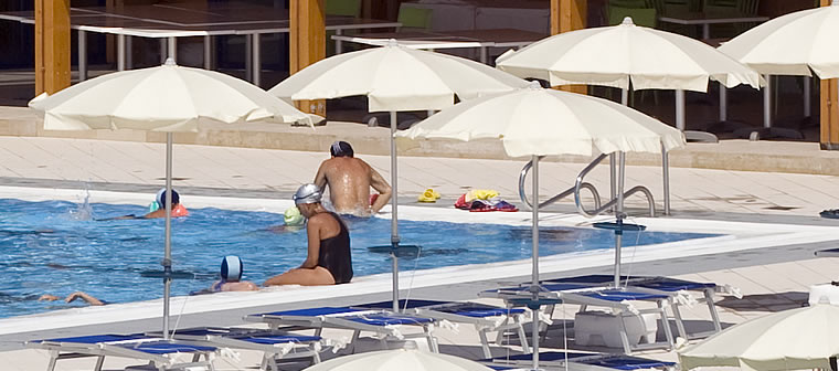 La piscina semi-olimpionica di Cala delle Sirene