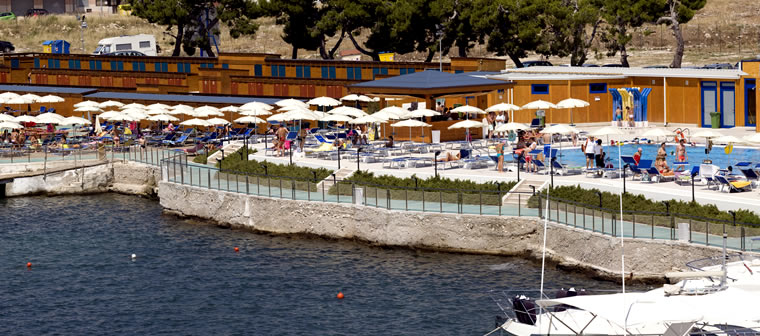 Lo stabilimento balneare fotografato dal mare